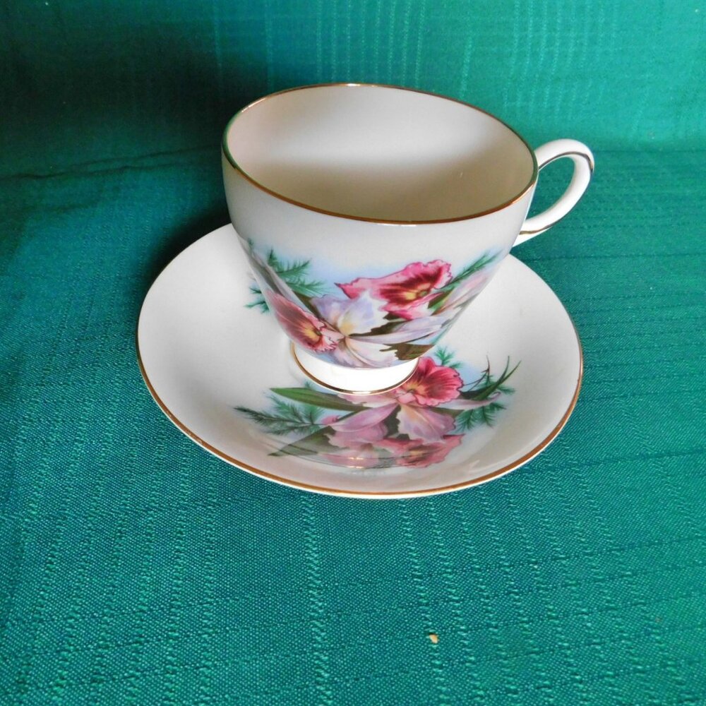 Roslyn pink purple flower cup saucer VGU